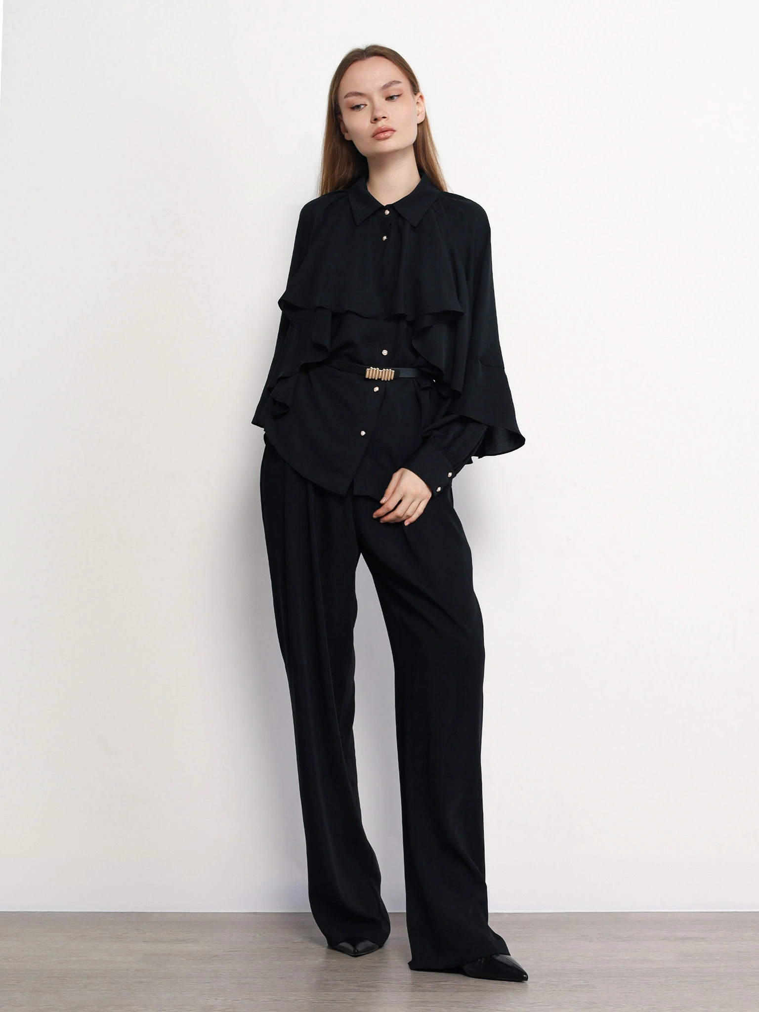 Блуза черного цвета с рюшами